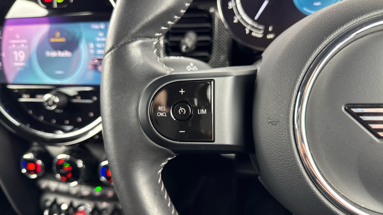 MINI Hatchback 1.5 Cooper Exclusive Premium 5dr Auto Petrol Hatchback